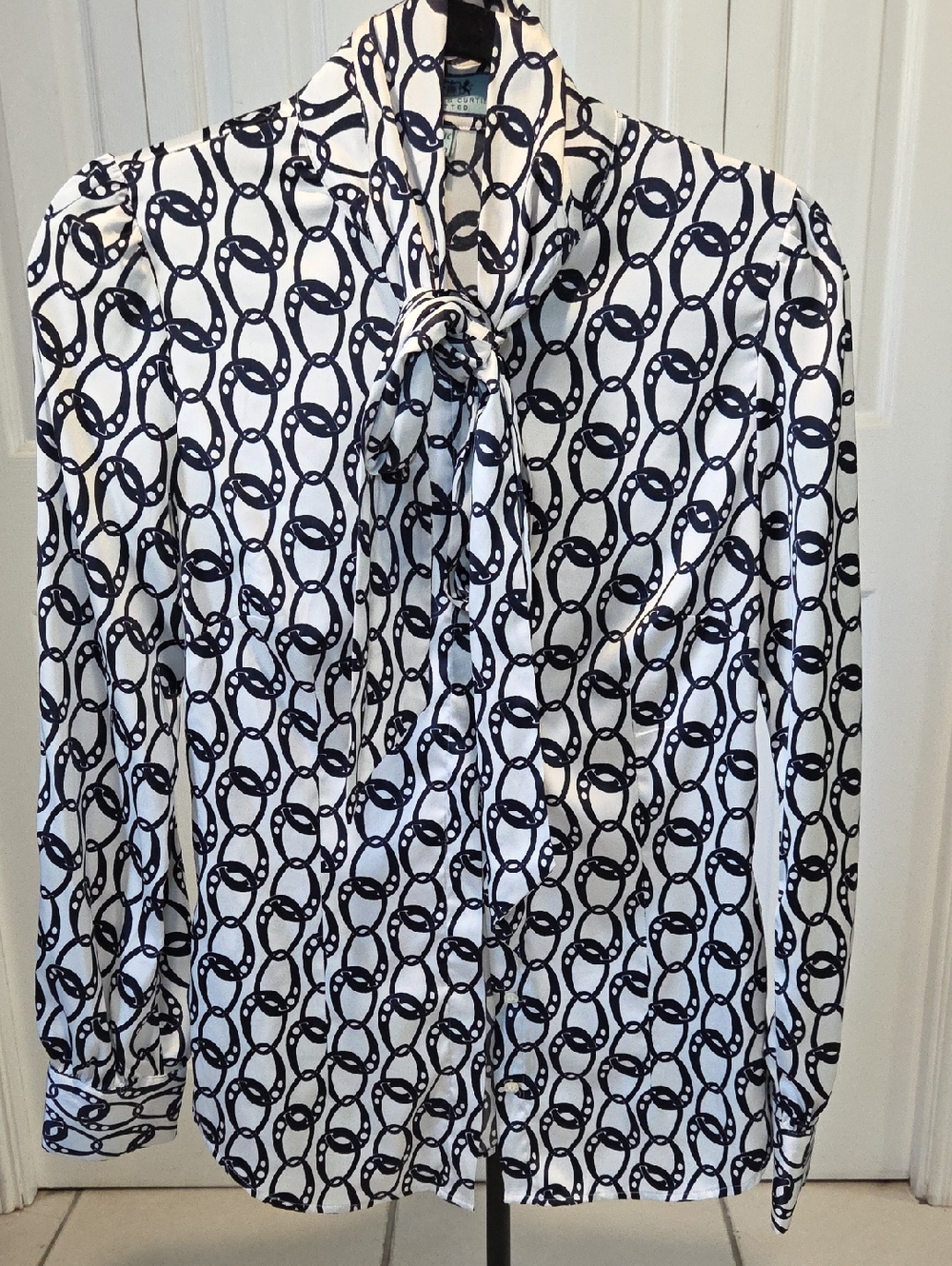 Sz 6 Hawes & Curtis - Navy and White Patterned Tie-Neck Blouse